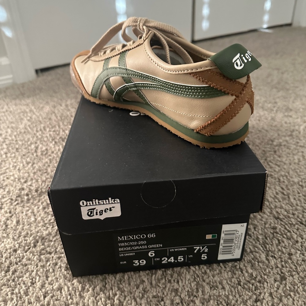 onitsuka tiger shoes(unisex size6 women size 7.5) - Picture 2 of 4